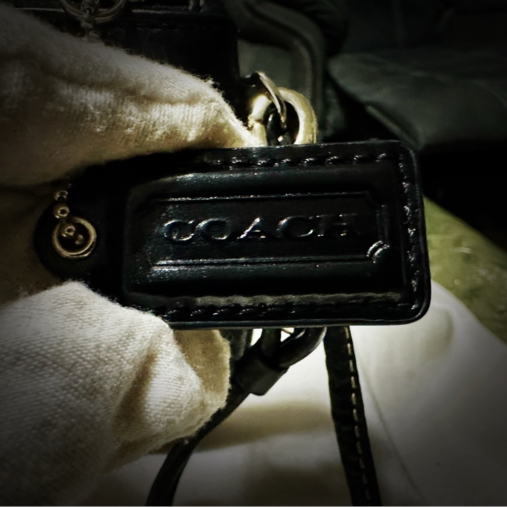Vintage Y2K Coach clutch wallet Black soft Leather Wristlet with Silver Accents - Picture 4 of 13